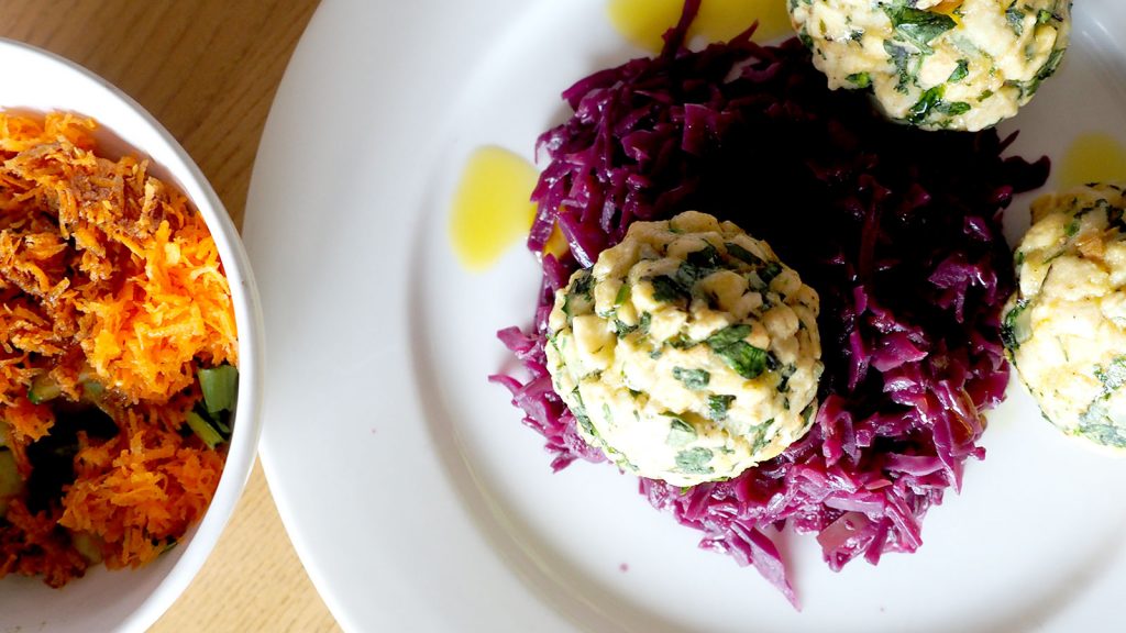 Knödel mit Rotkraut