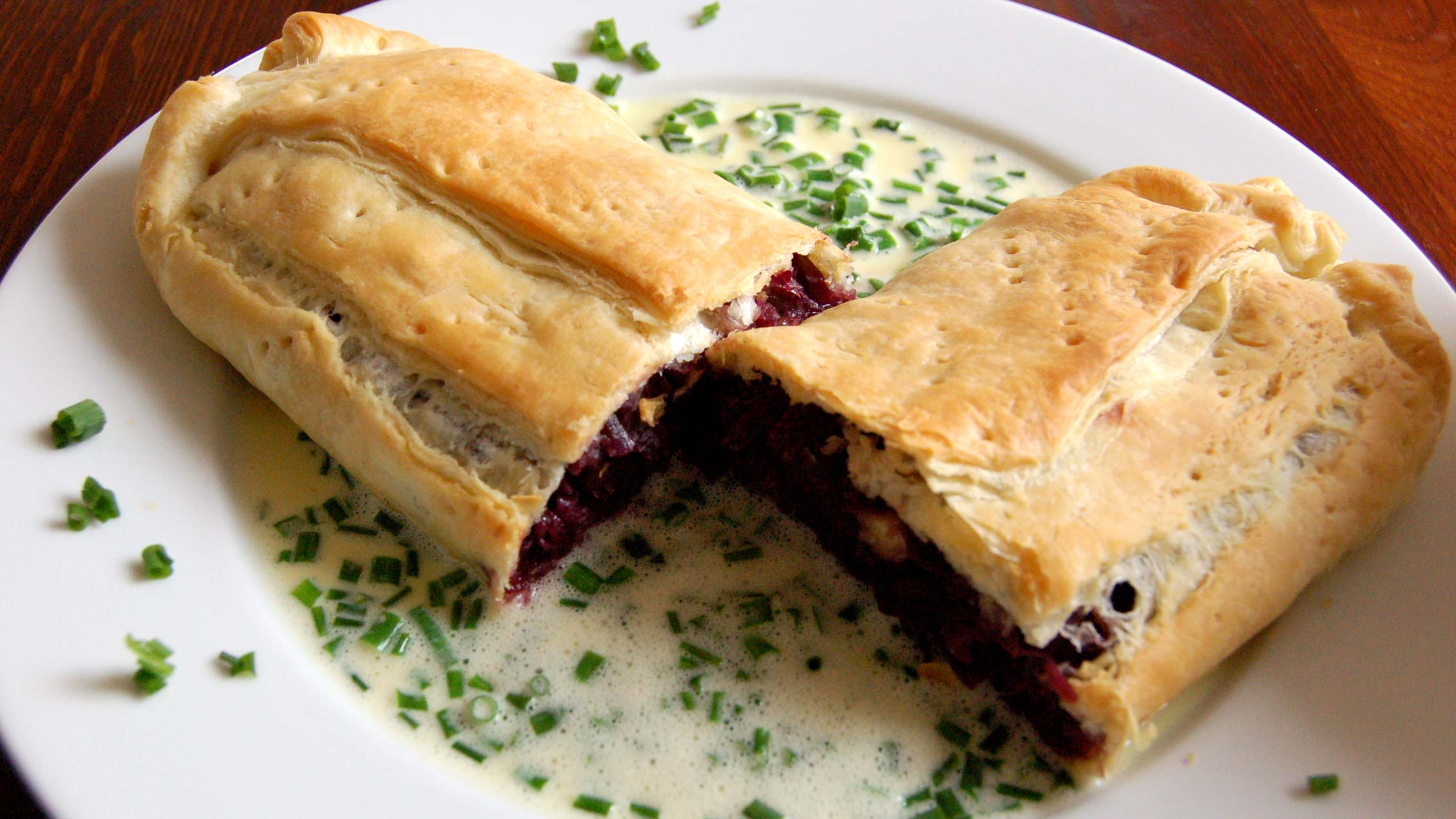 Holiday in Carinthia - Specialities: Strudel with red cabbage