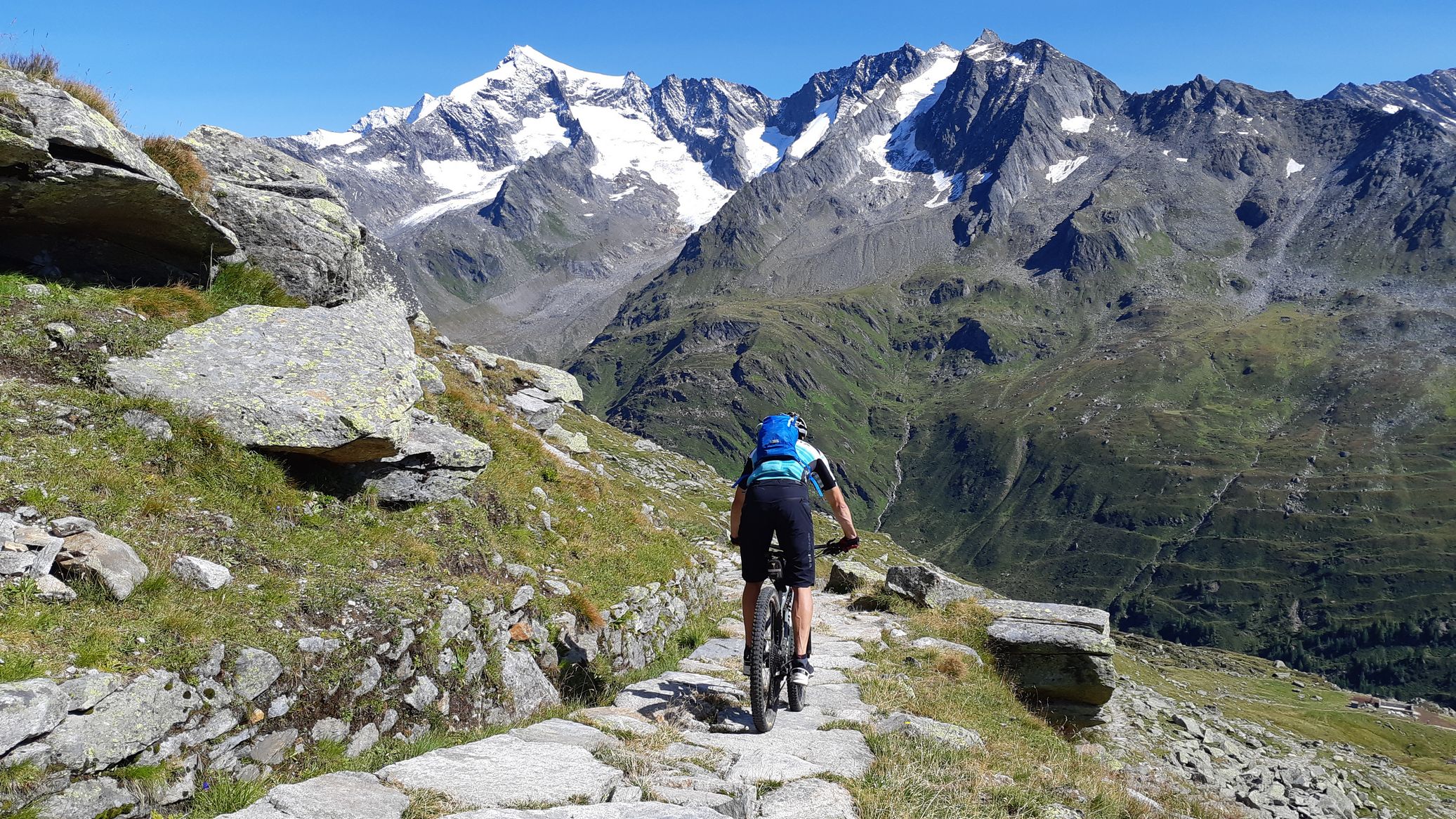 Großvenedigerrunde MTB - Abfahrt vom Krimmler Tauern Pass ins Ahrntal/Südtirol